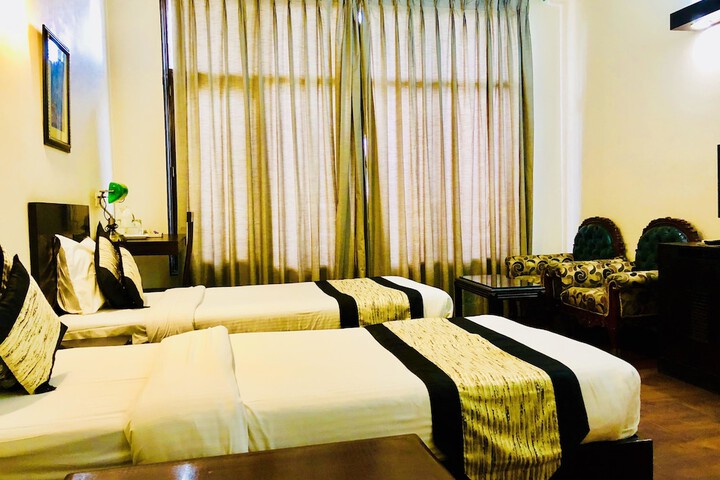 Room 13 of 30