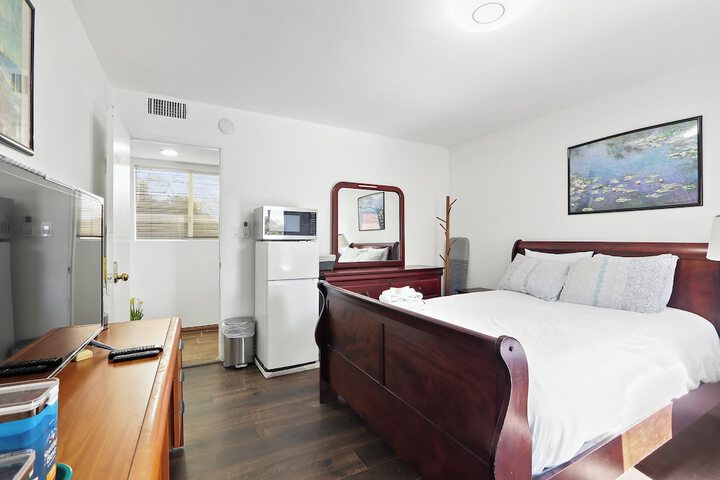 Room 6 of 25