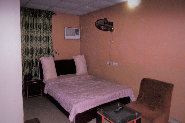 Room 11 of 17