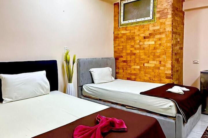Room 2 of 10