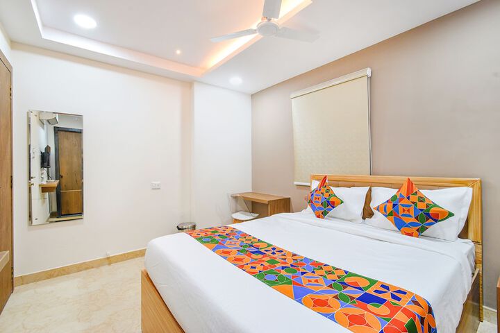 Room 9 of 30