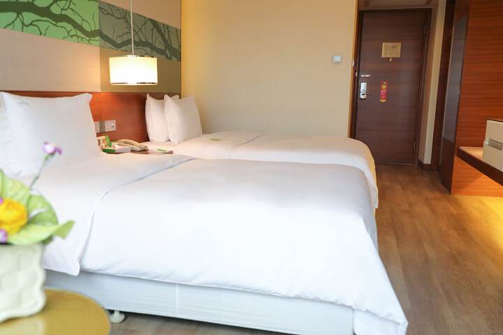 Room 8 of 147