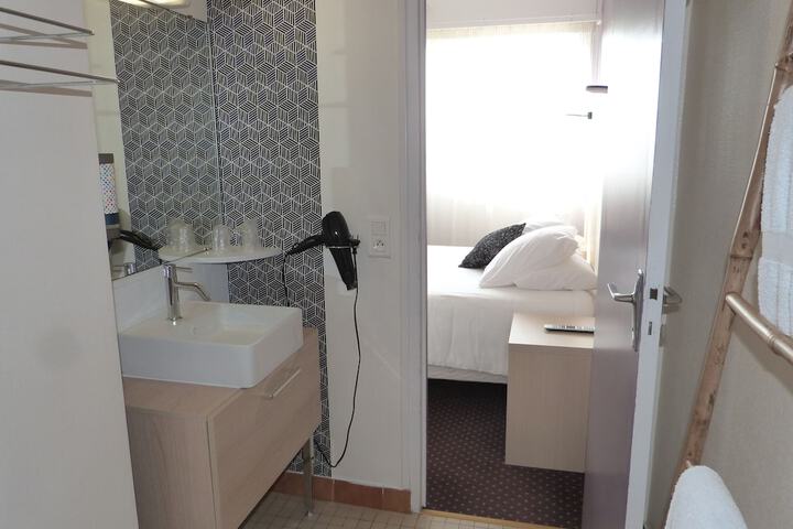 Room 16 of 45