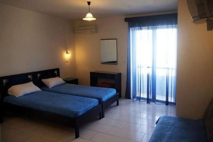 Room 4 of 38