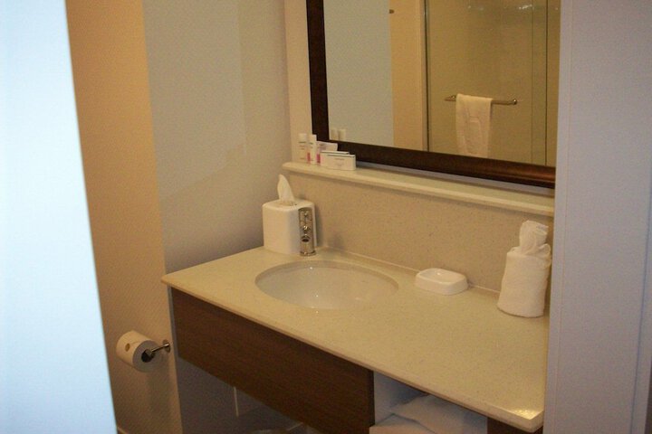 1 King Bed with Refrigerator, Microwave (3 of 33)