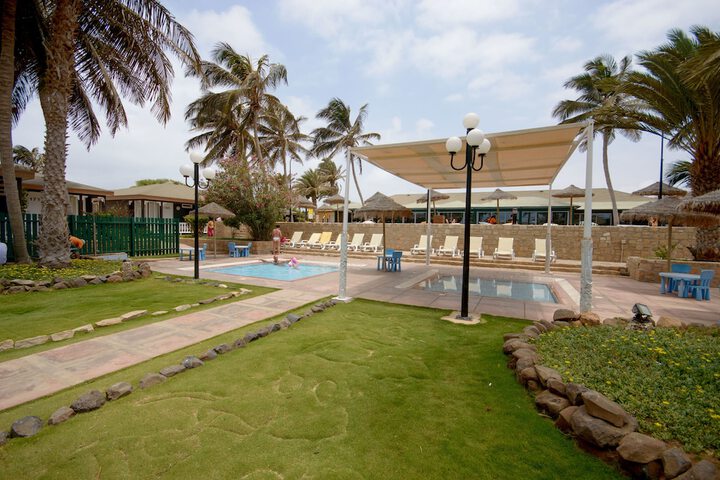 Pool 47 of 102