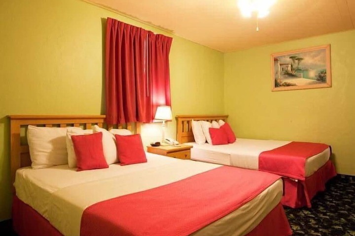 Room 4 of 6