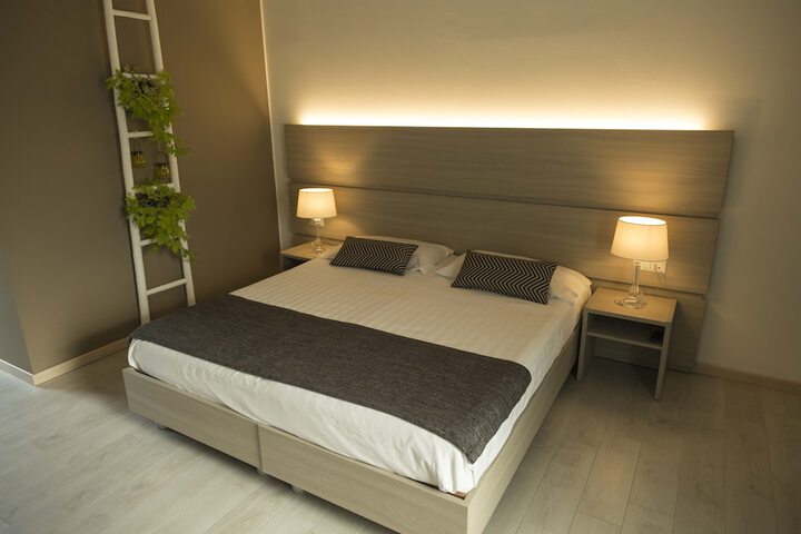 Room 4 of 27
