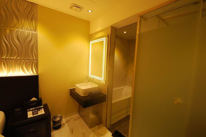 Room 30 of 44