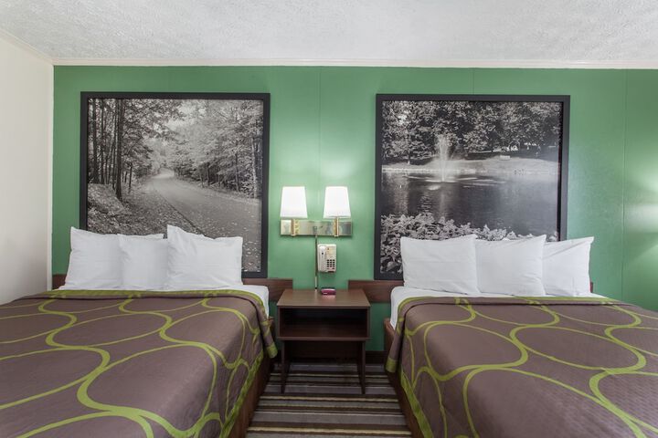 2 Queen Beds (2 of 13)