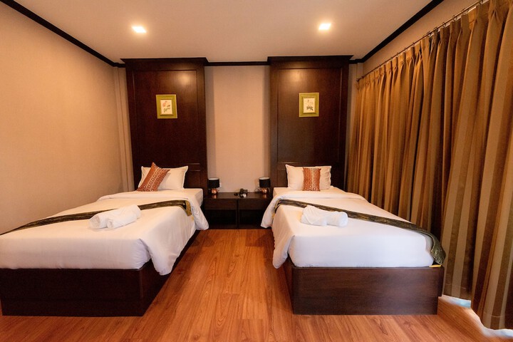 Room 6 of 23
