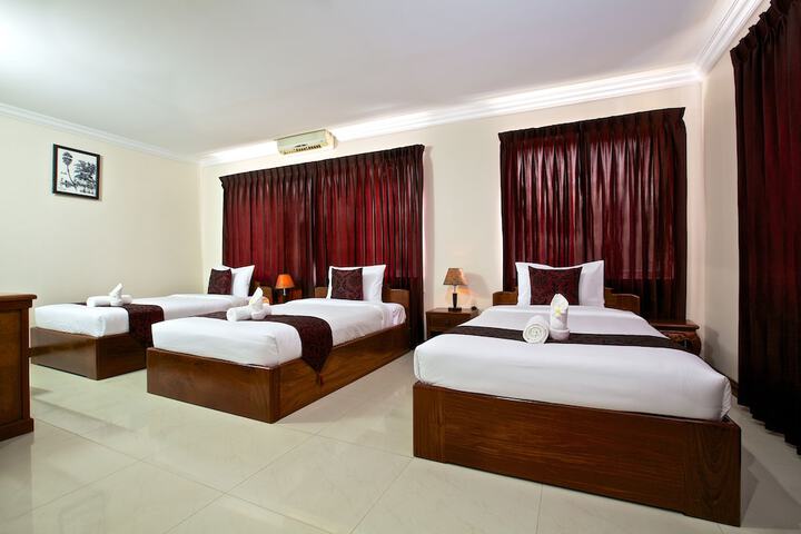 Room 13 of 32