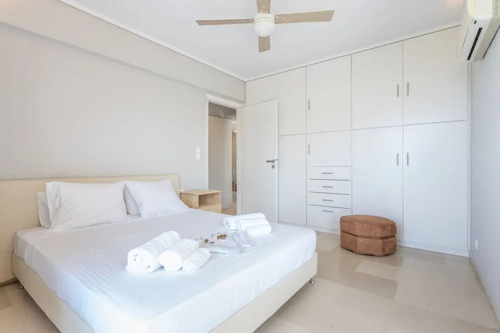 Room 7 of 8