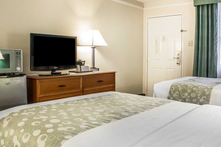 2 Double Beds (4 of 12)