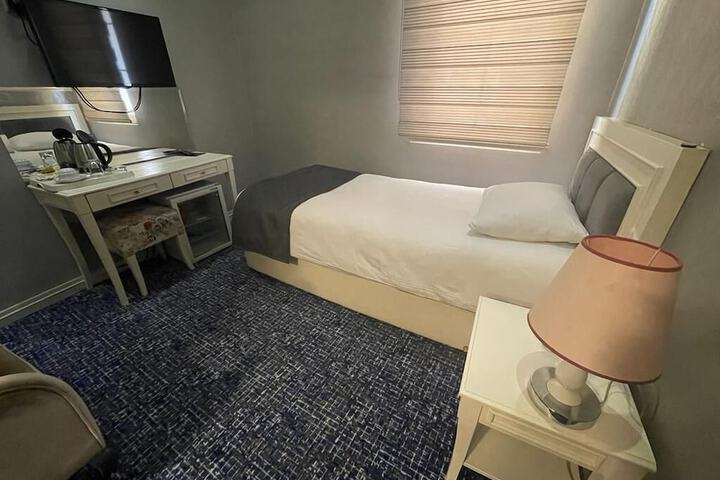 Room 12 of 26