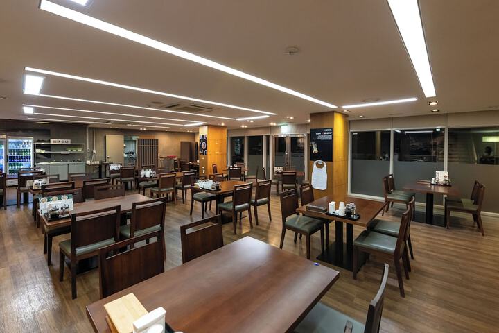 Dining 80 of 100
