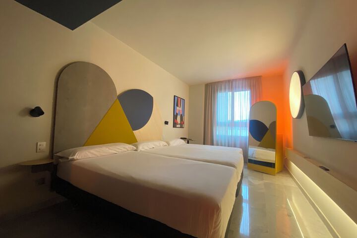 Room 42 of 265