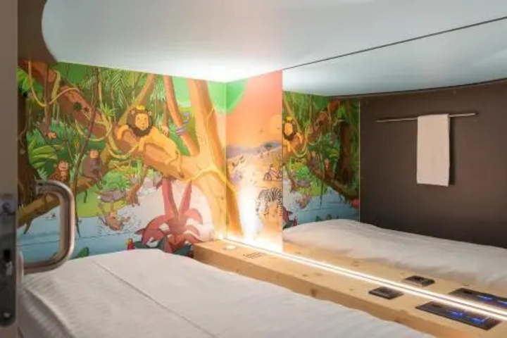 Room 5 of 25