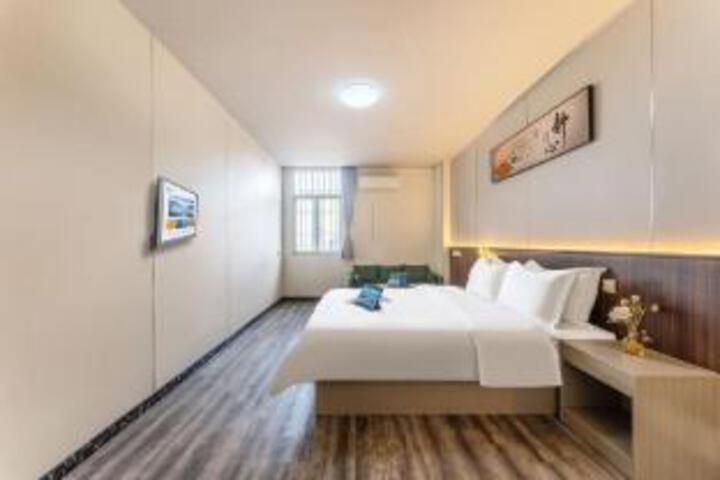 Room 4 of 5