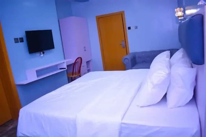 Room 3 of 65