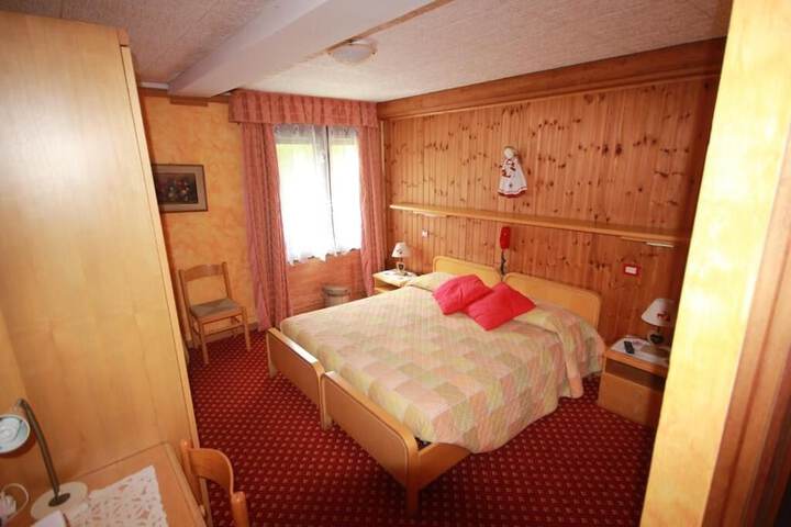 Room 6 of 52