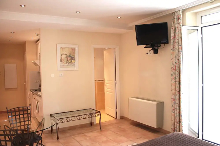 Room 4 of 13