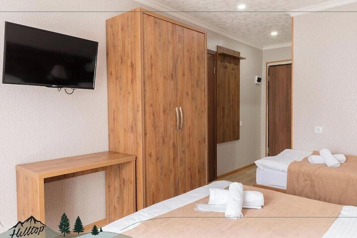 Room 2 of 6