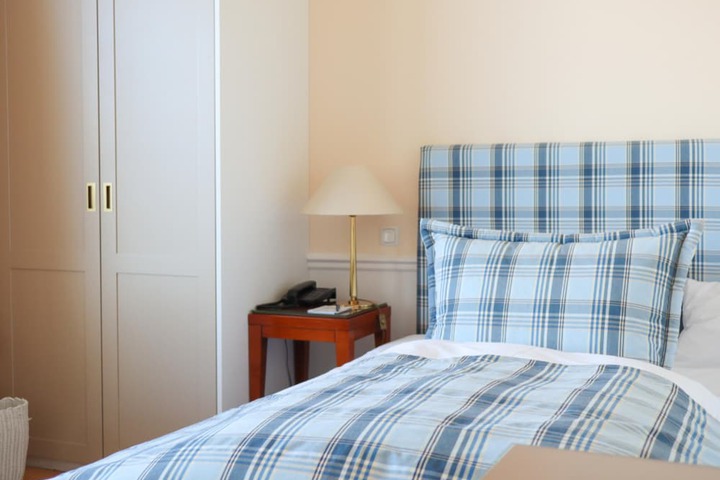 Room 43 of 187