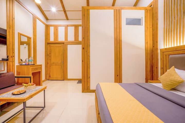 Room 32 of 100