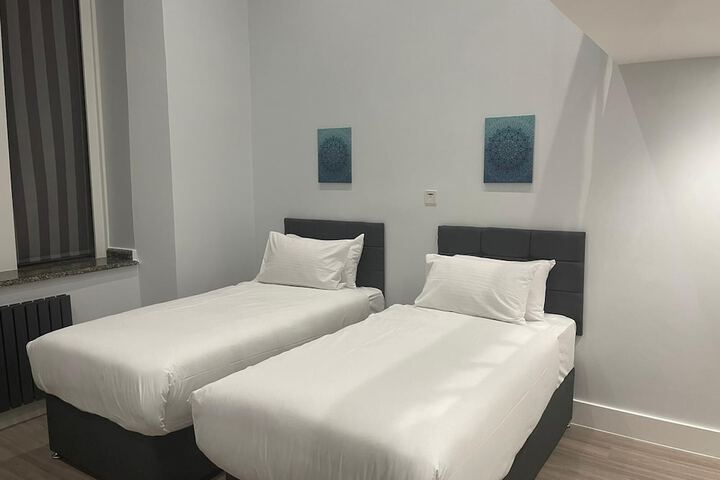 Room 15 of 98