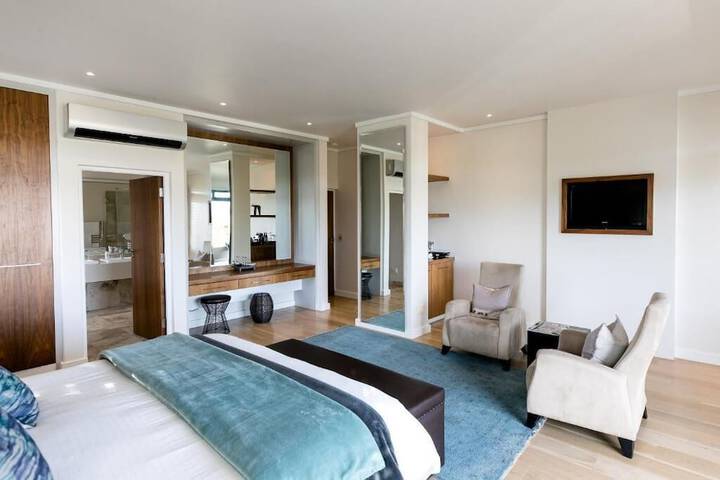 Room 14 of 52
