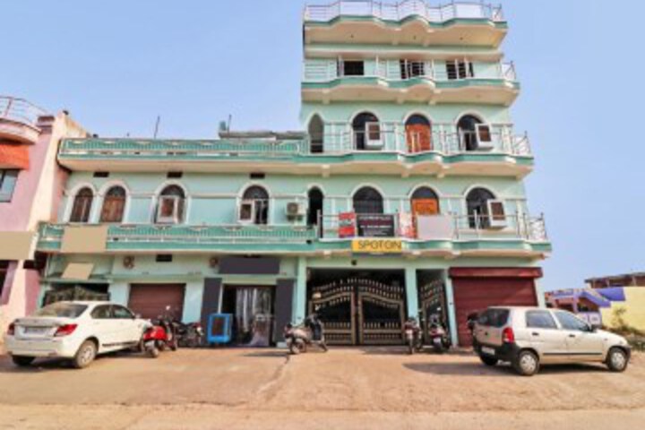 SPOT ON 37040 Hotel Ayushman Palace