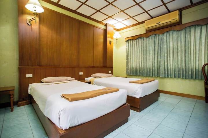 Room 8 of 18