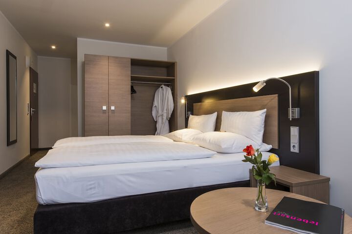 Room 13 of 70