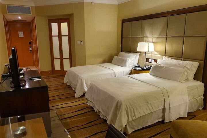 Room 7 of 70
