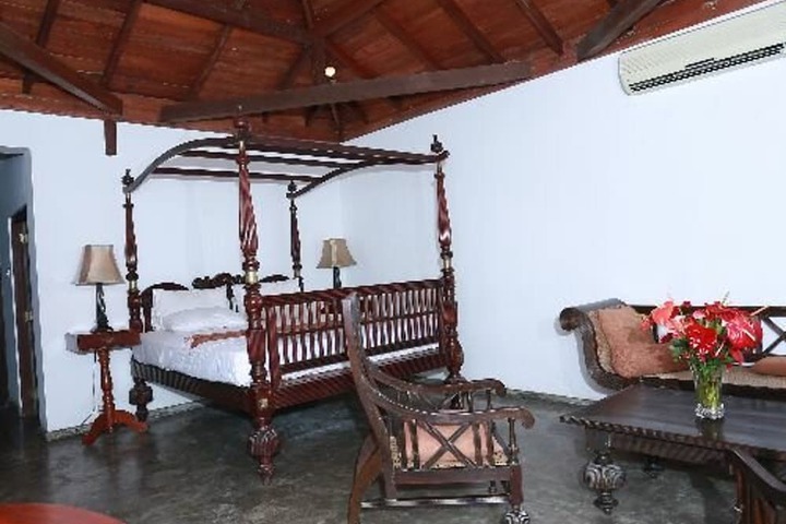 Room 2 of 33