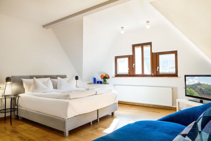 Room 2 of 10