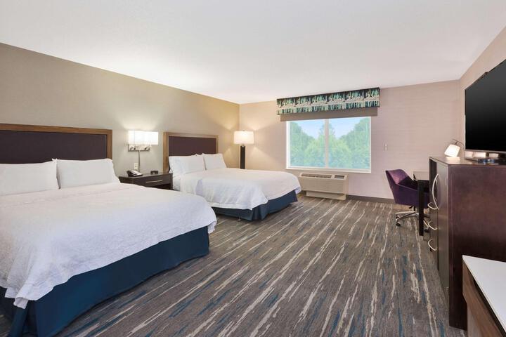2 Queen Beds (6 of 9)