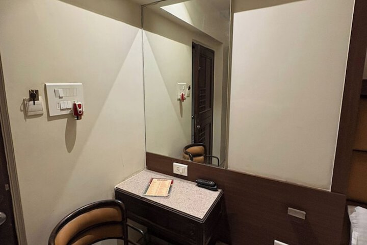 Room 21 of 33