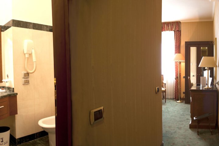 Room 28 of 29