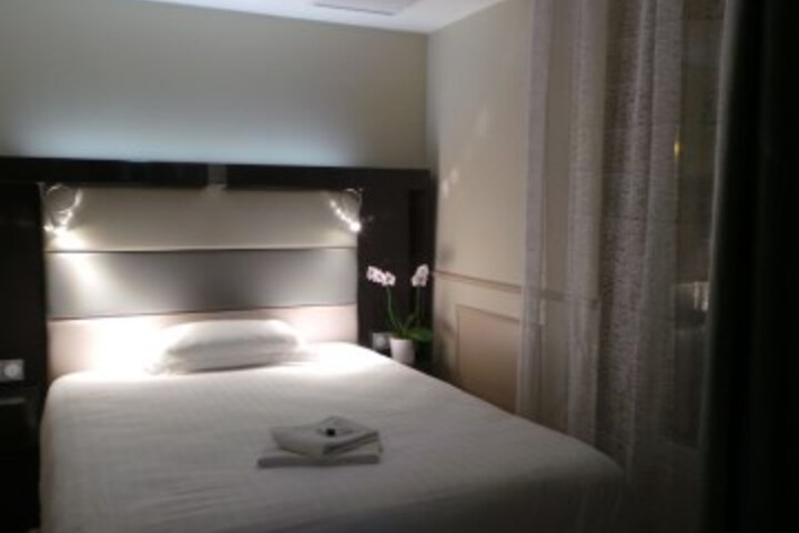 Room 4 of 60