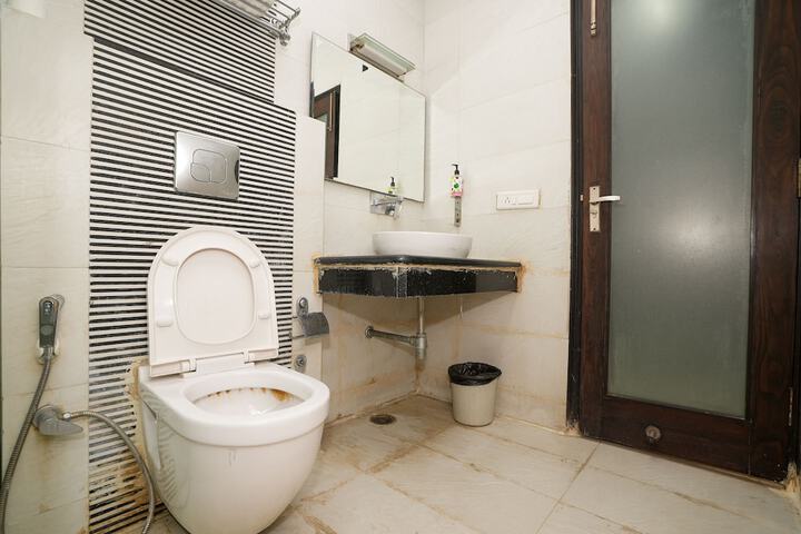 Room 20 of 28
