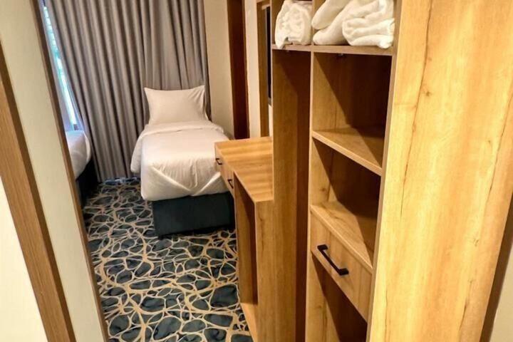 Room 20 of 32