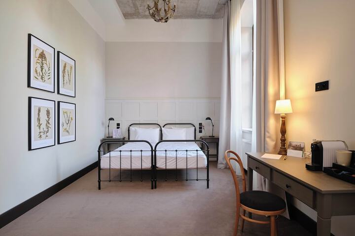 Room 9 of 46