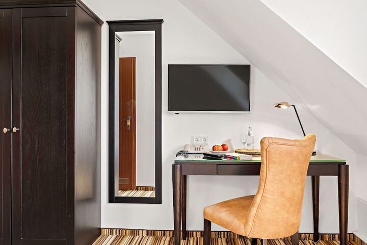 Room 17 of 31
