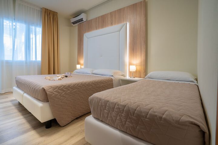 Room 14 of 33