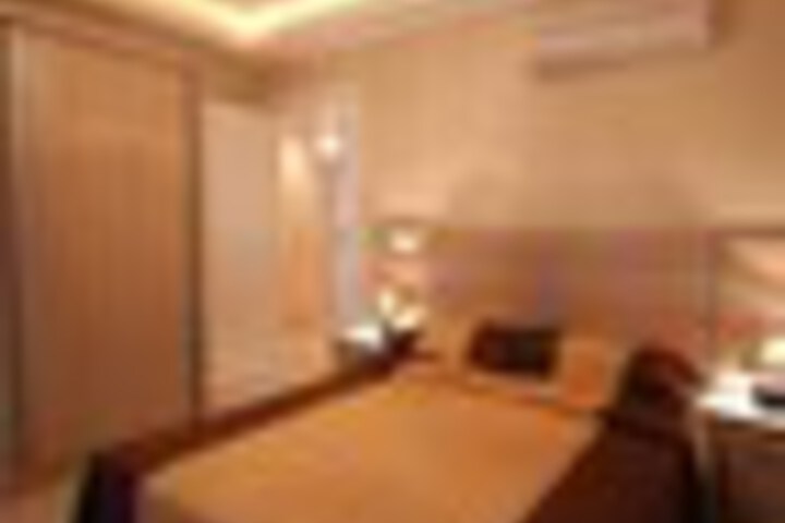 Room 17 of 96
