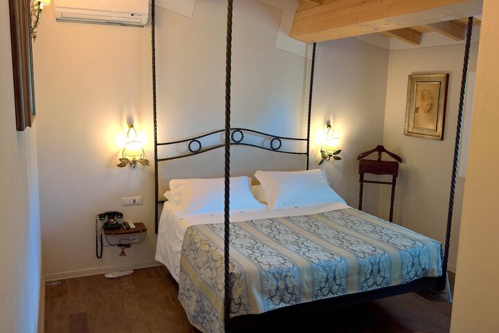 Room 5 of 129