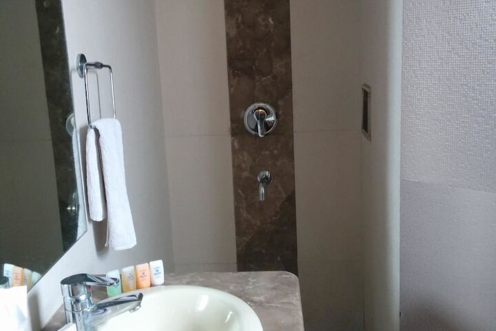Room 42 of 78