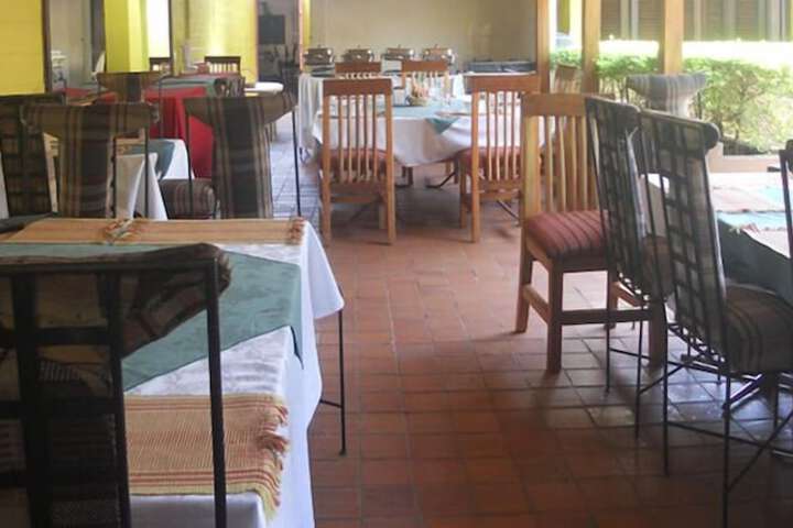 Dining 8 of 17